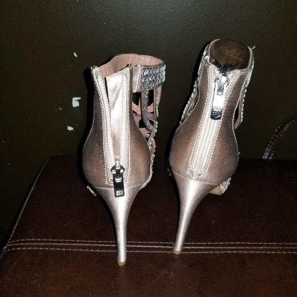 Shoes - Picture 4 of 4